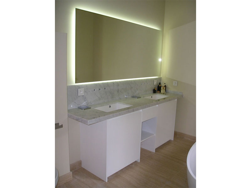 Furnishings of a home on the Costa Azzurra – Bathing area