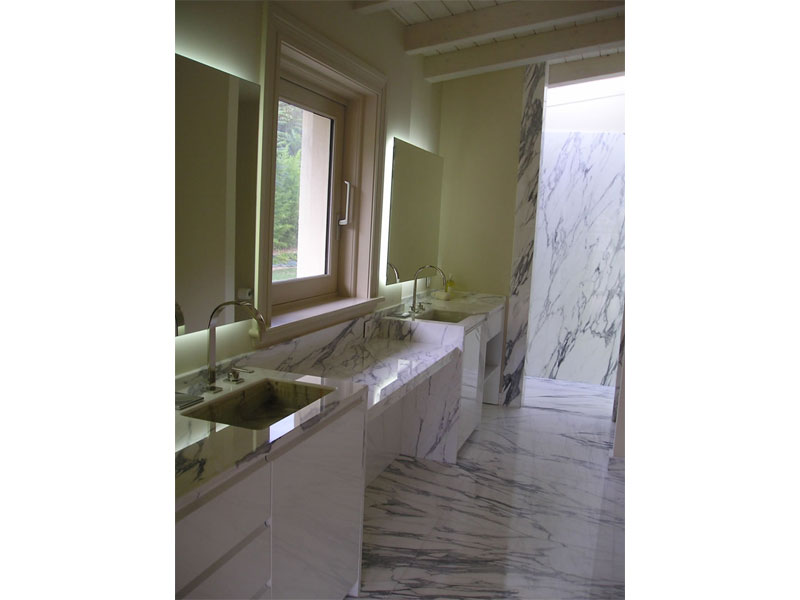 Furnishings of a home on the Costa Azzurra – Bathing area
