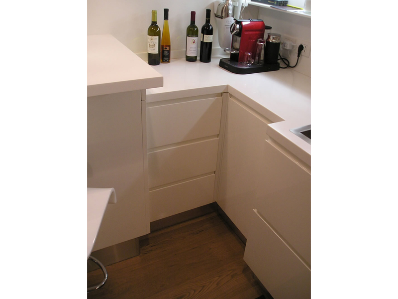 Cucina laccata con top in Corian